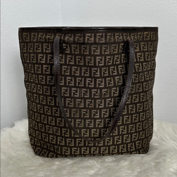 💯 Authentic Fendi Monogram Brown Tote Bag🍀 - Picture 4 of 16